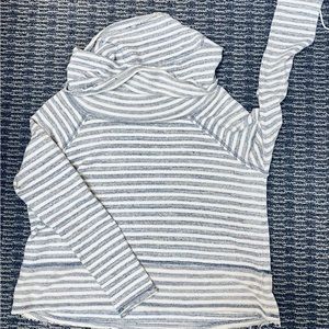 Free people cowl neck long sleeve striped top. Size S blue and white stripe CUTE